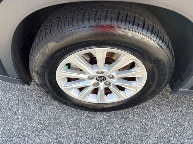 Used 2025 Black Toyota XLE image 3