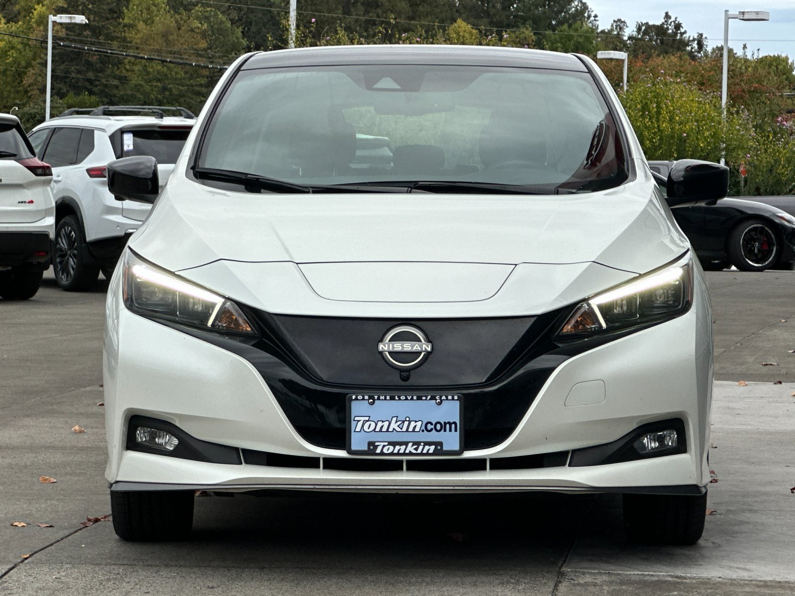 Used 2025 Super Black/Pearl White Nissan SV Plus image 8