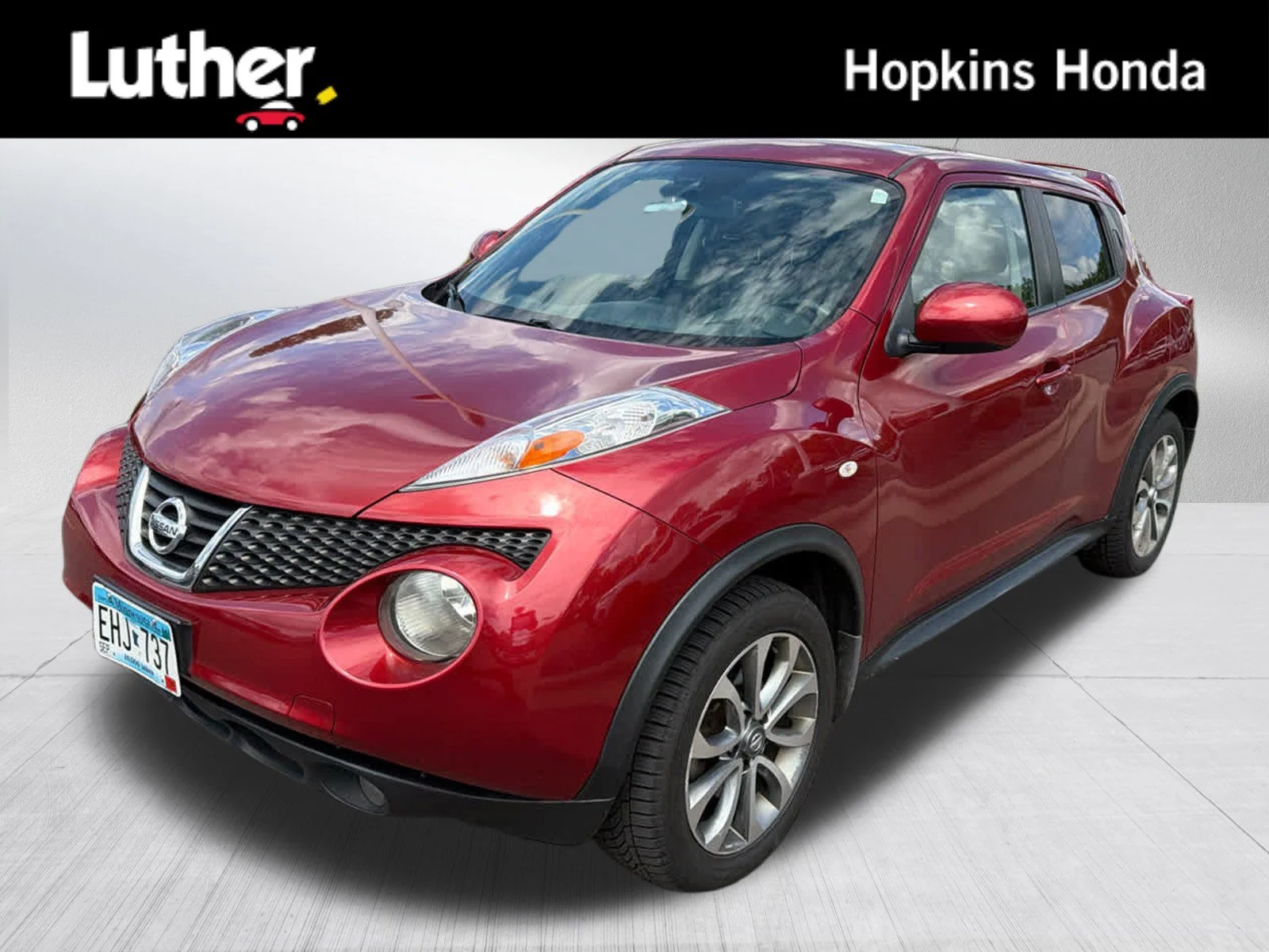 Used 2013 Cayenne Red Nissan SL image 1