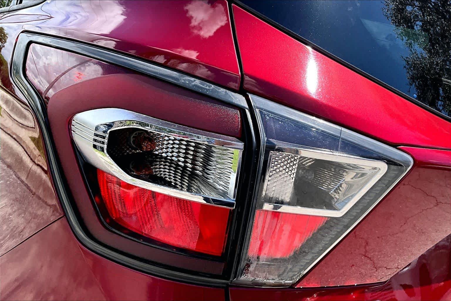 Used 2017 Ruby Red Metallic Tinted Clearcoat Ford SE image 28
