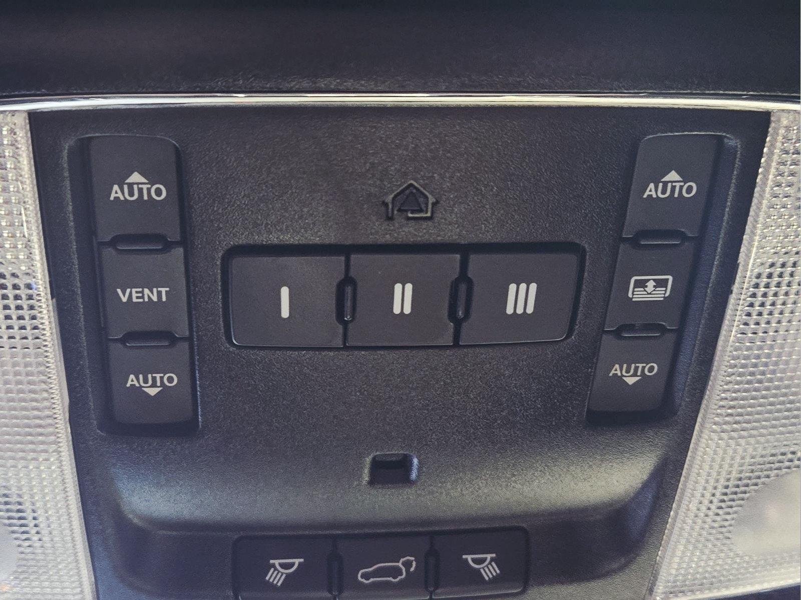 Used 2019 Diamond Black Jeep Overland image 19