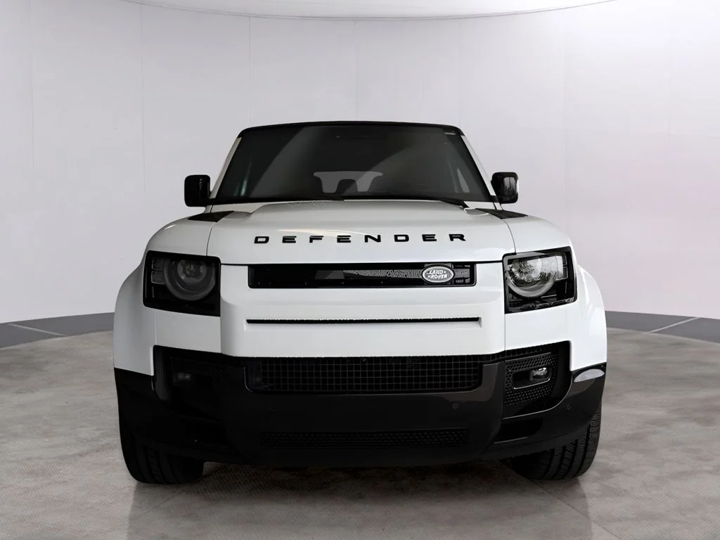 Certified Used 2025 Fuji White Land Rover V8 image 4