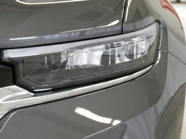 Certified Used 2025 Metallic Jeep Limited image 5