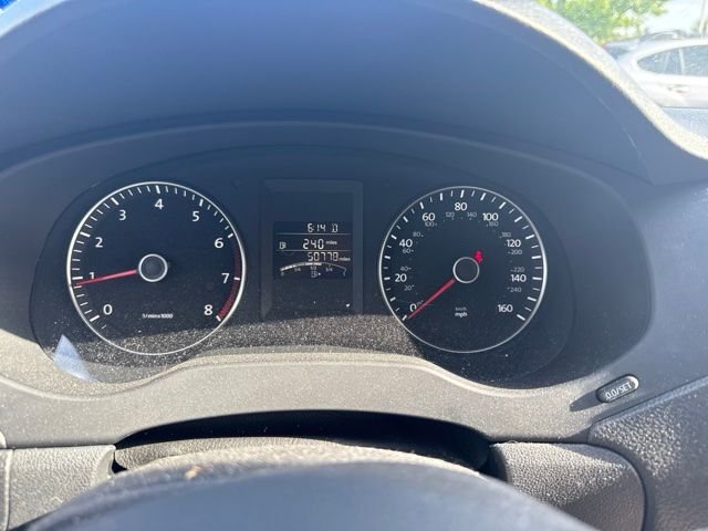 Used 2014  Volkswagen 1.8T SE image 5