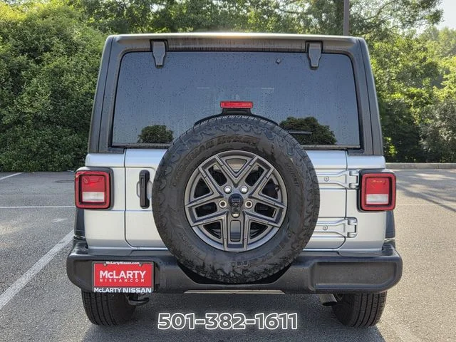 Used 2024 Silver Jeep Sport S image 4