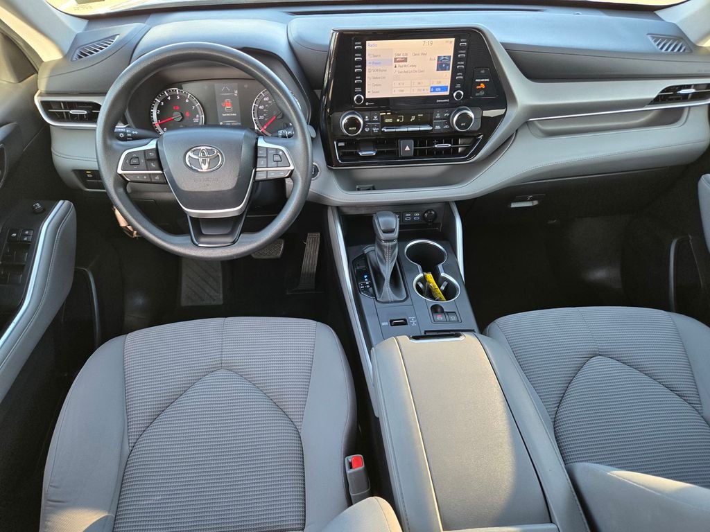 Used 2022 Silver Toyota L image 9