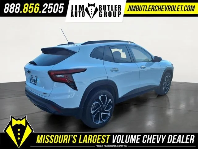 Used 2025 Summit White Chevrolet 2RS image 2
