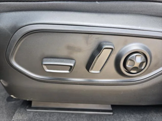 New 2027 Sting-Gray Clear-Coat Paint Jeep Laredo Altitude image 18