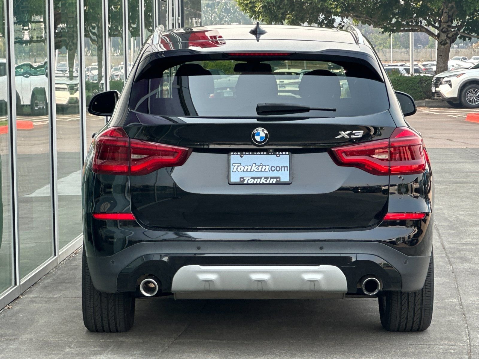 Used 2018 Jet Black BMW xDrive30i image 4