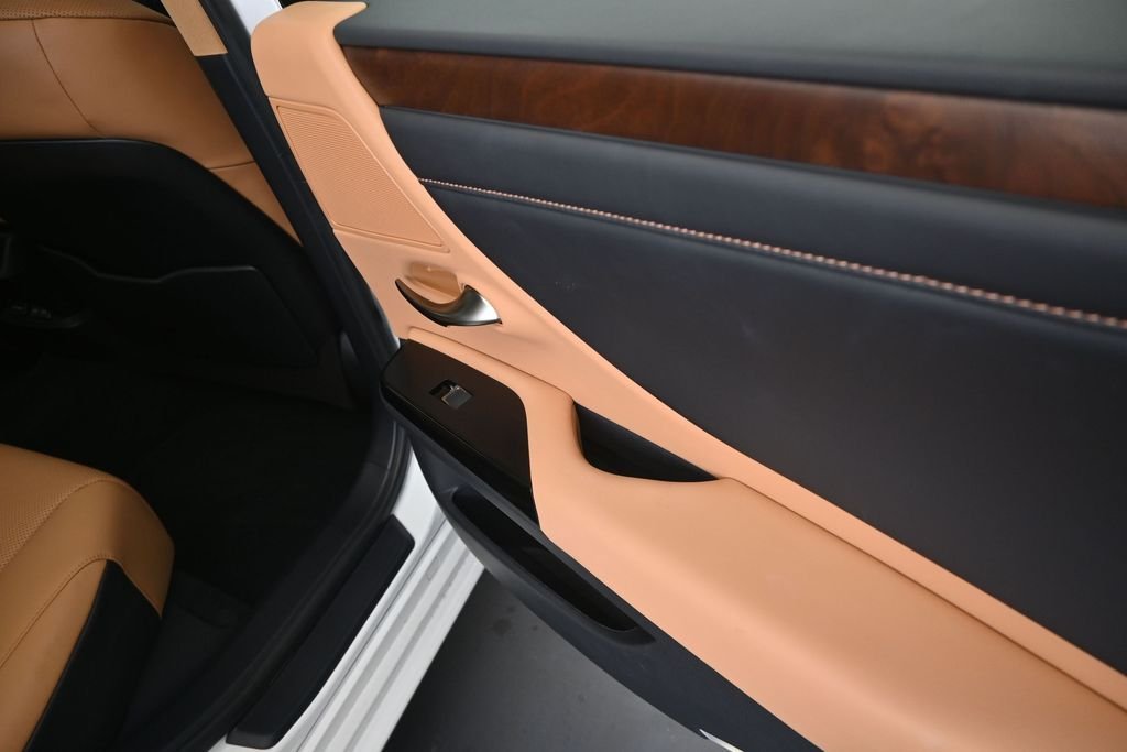 Used 2024 White Lexus 350 image 21