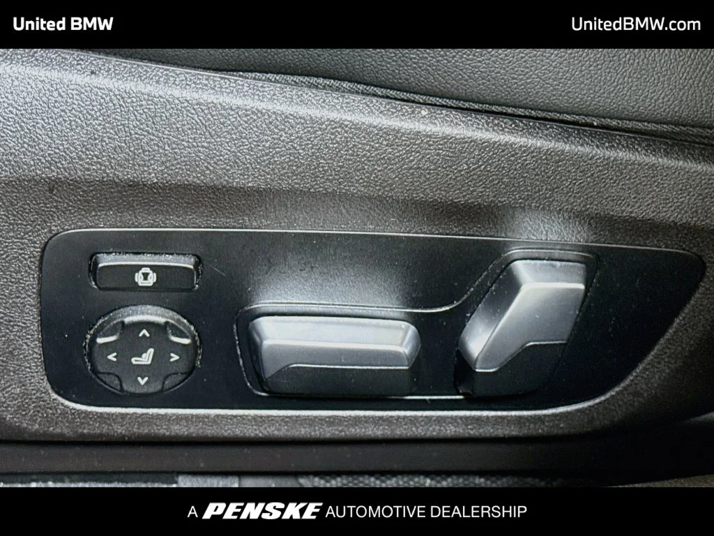 Used 2020 Jet Black BMW 330i image 11