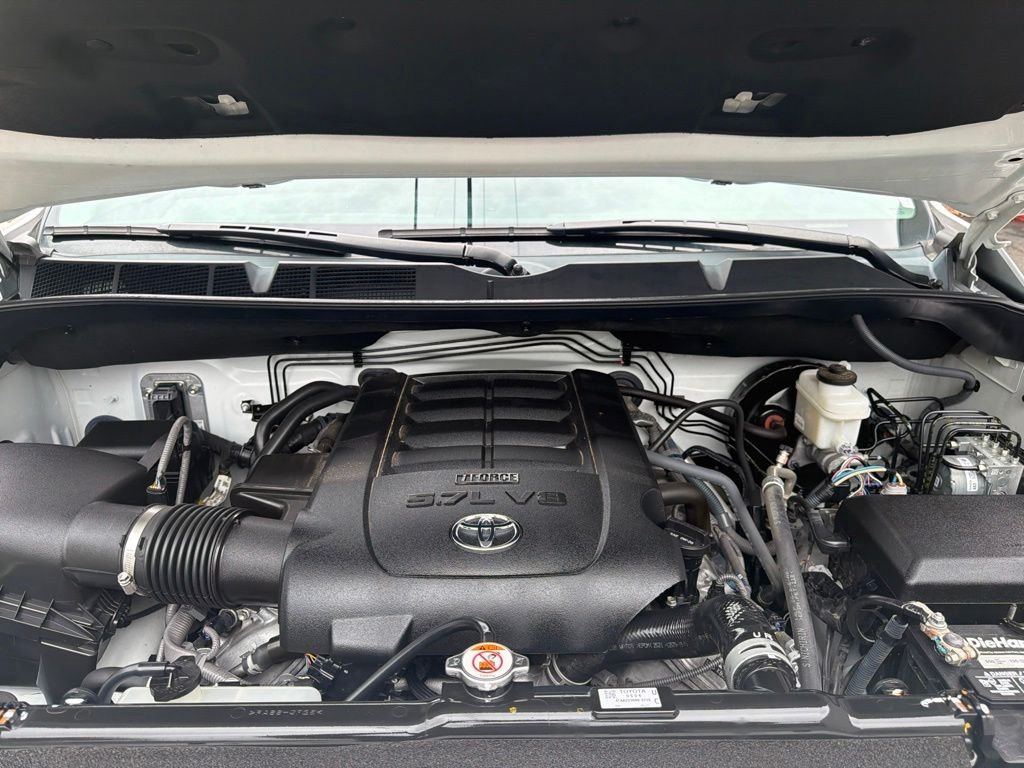 Used 2021 White Toyota SR5 image 31