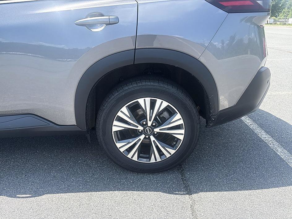 Used 2023 Gun Metallic Nissan SV image 10