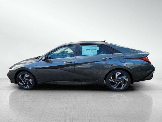2025 Hyundai Elantra Limited - Photo 9