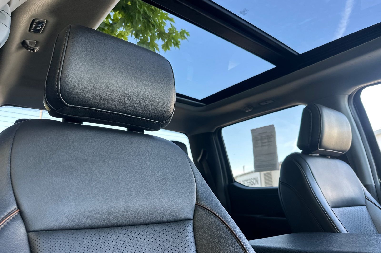 Used 2025  Ford Lariat image 15