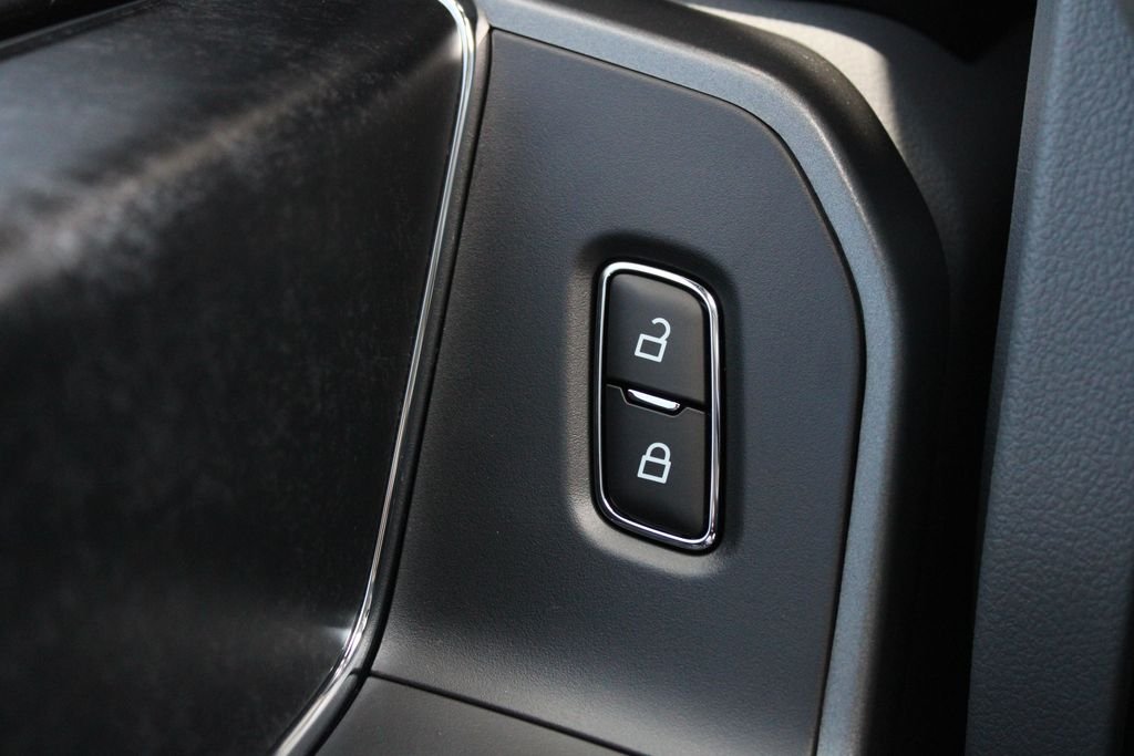 New 2026 Agate Black Metallic Ford XLT image 6