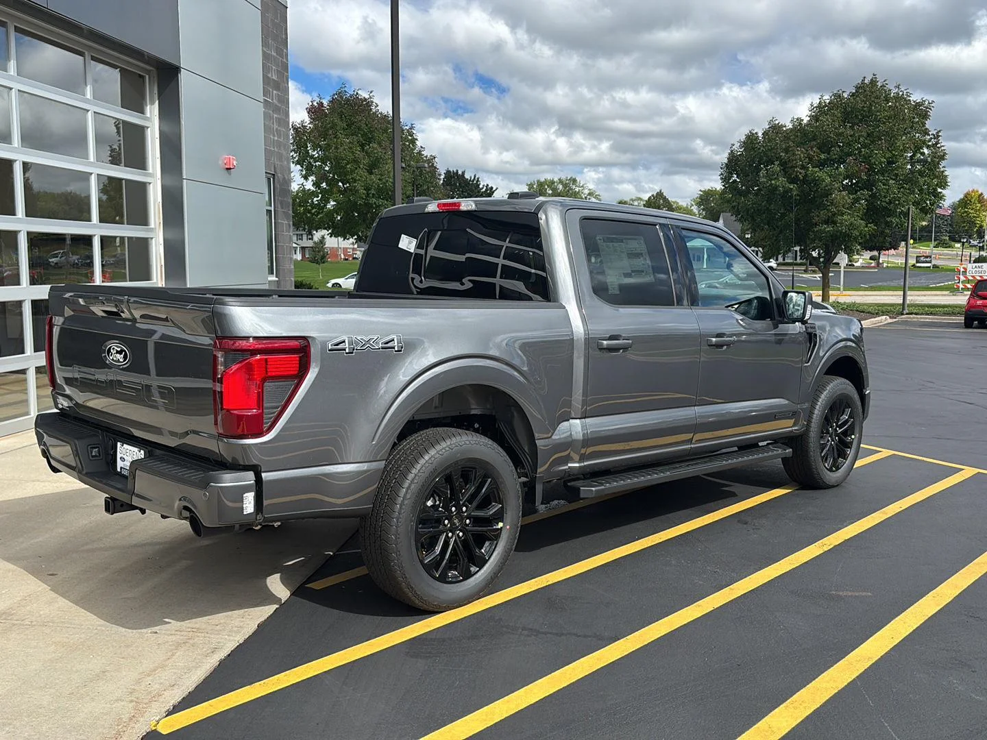 New 2026 Carbonized Gray Metallic Ford XLT image 6