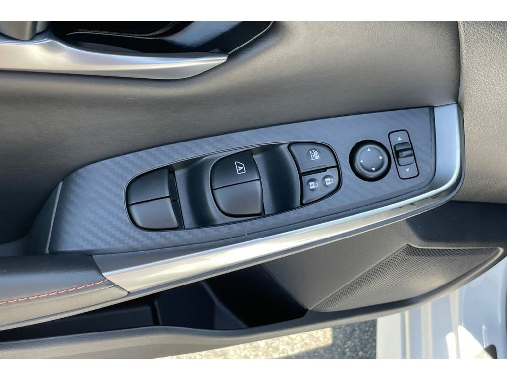 Used 2022 Aspen White TriCoat Pearl Nissan SR image 11