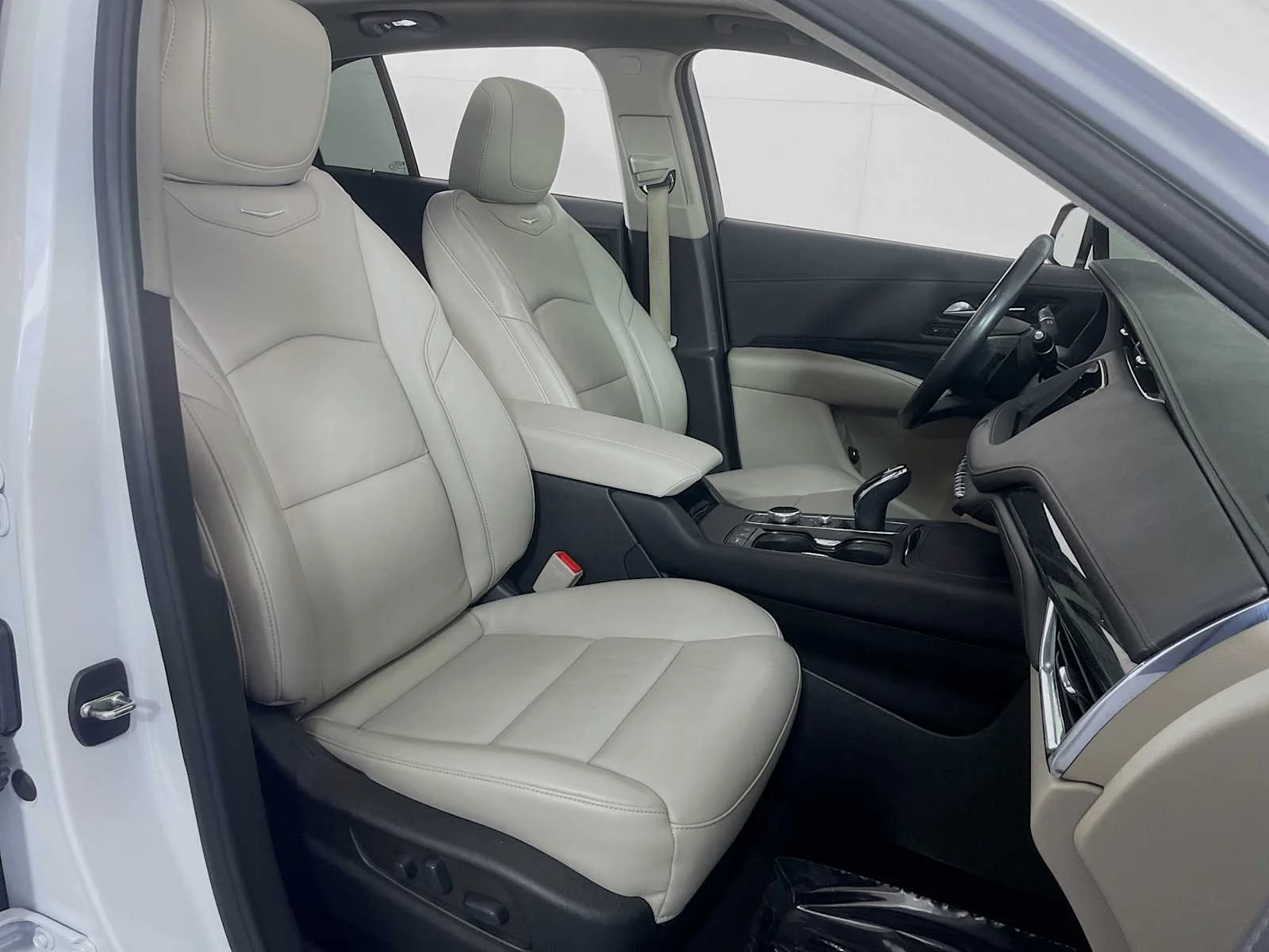 Used 2023 Crystal White Tricoat Cadillac AWD Premium Luxury image 28