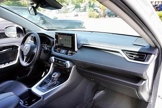 Used 2024 Beige Toyota XLE Premium image 9