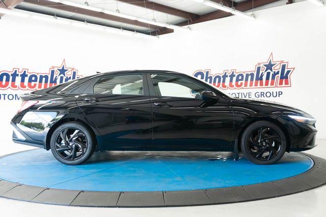 New 2026 Black Hyundai SEL Sport image 23