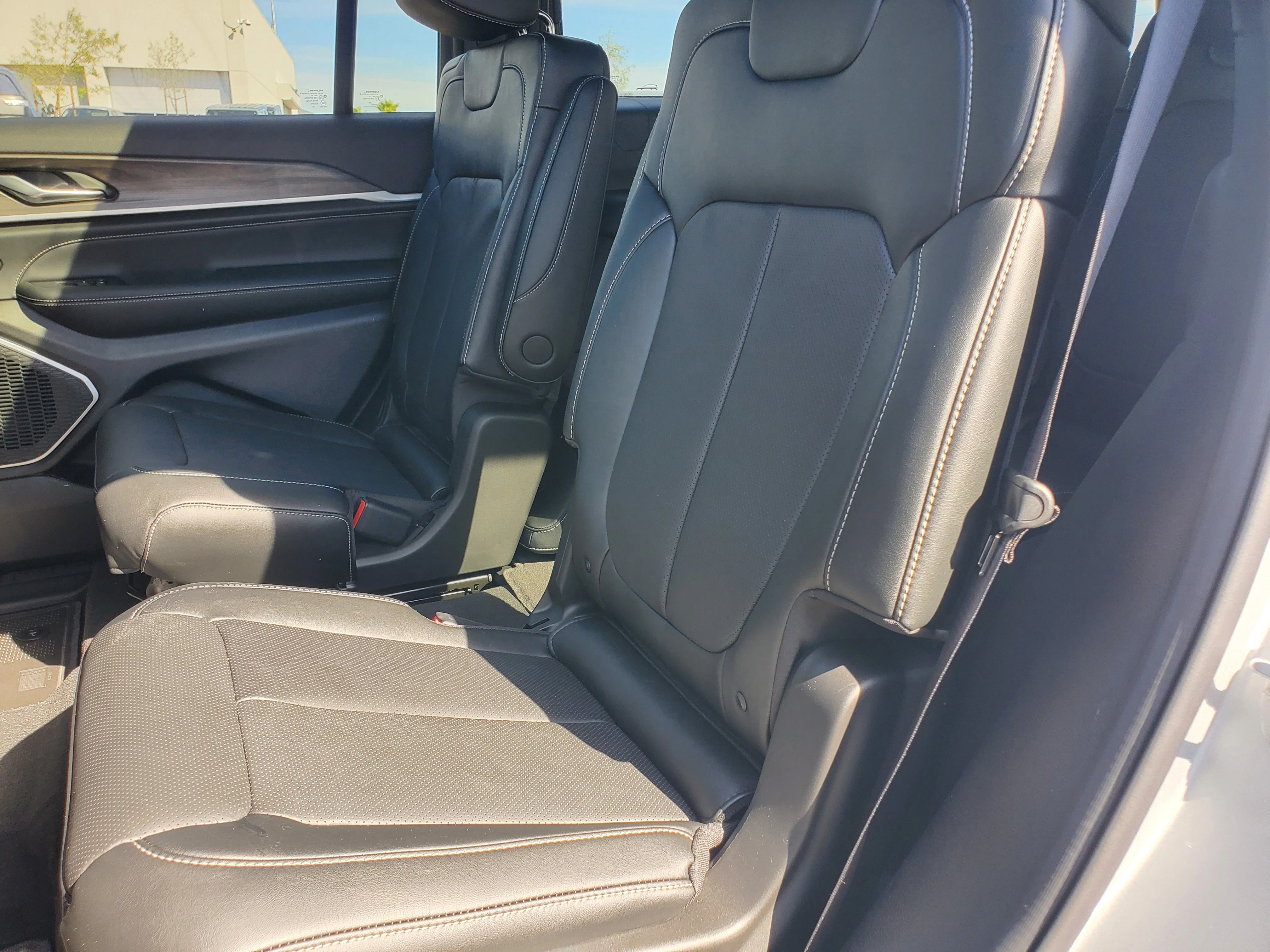 New 2026 Silver Zynith Exterior Paint Jeep Altitude image 14
