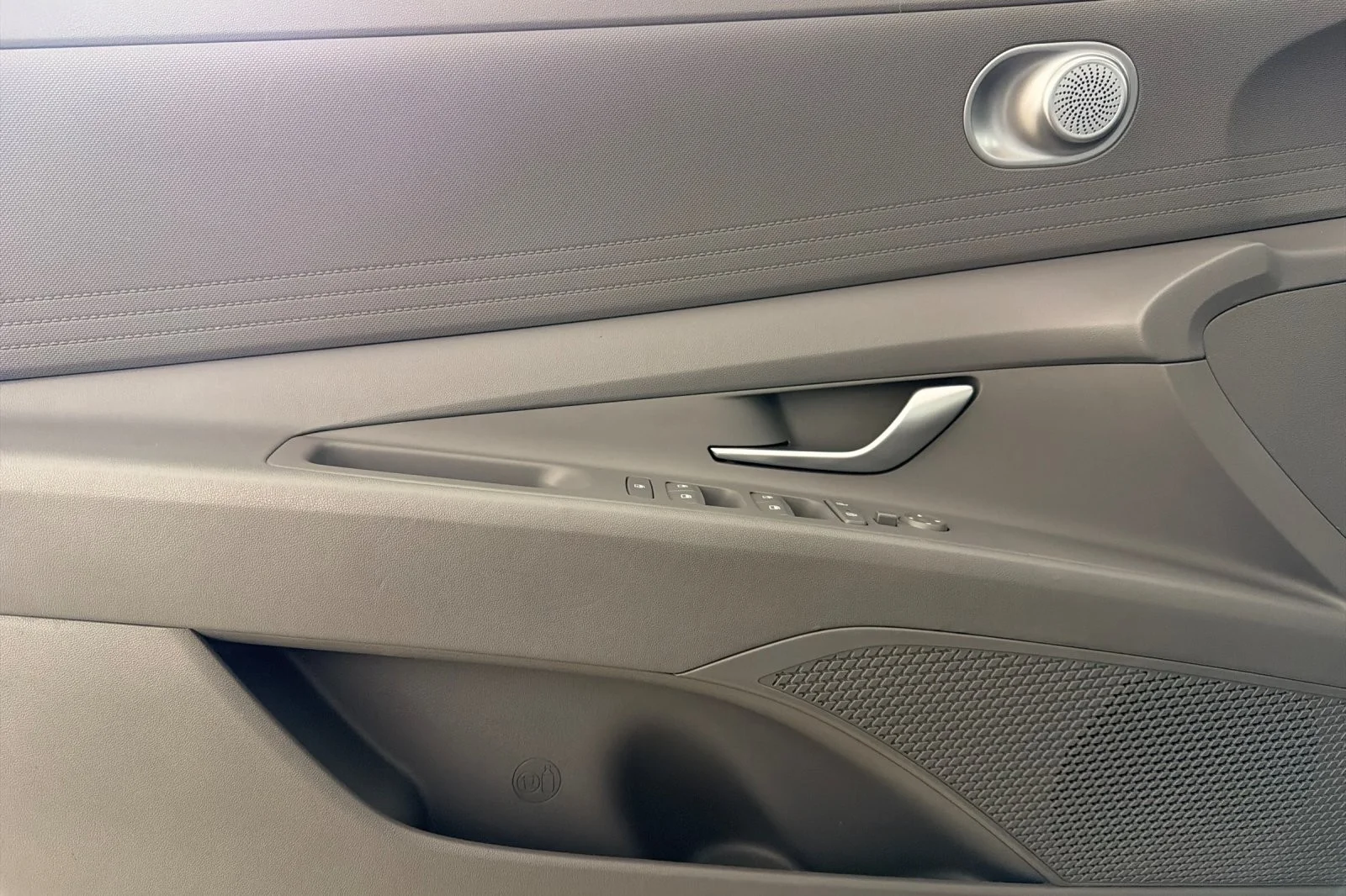 Used 2023 Fluid Metal Hyundai SEL IVT image 10
