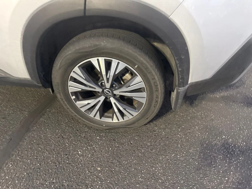 Used 2022 Silver Nissan SV image 17