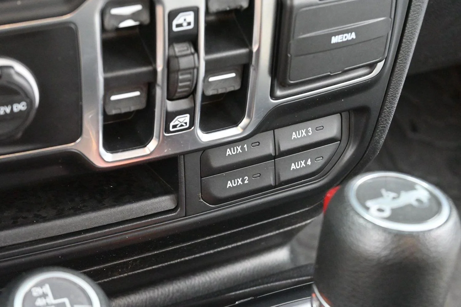 Used 2020 Bright White Clearcoat Jeep Sport S image 23