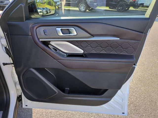 Used 2025 White Ford Platinum image 35