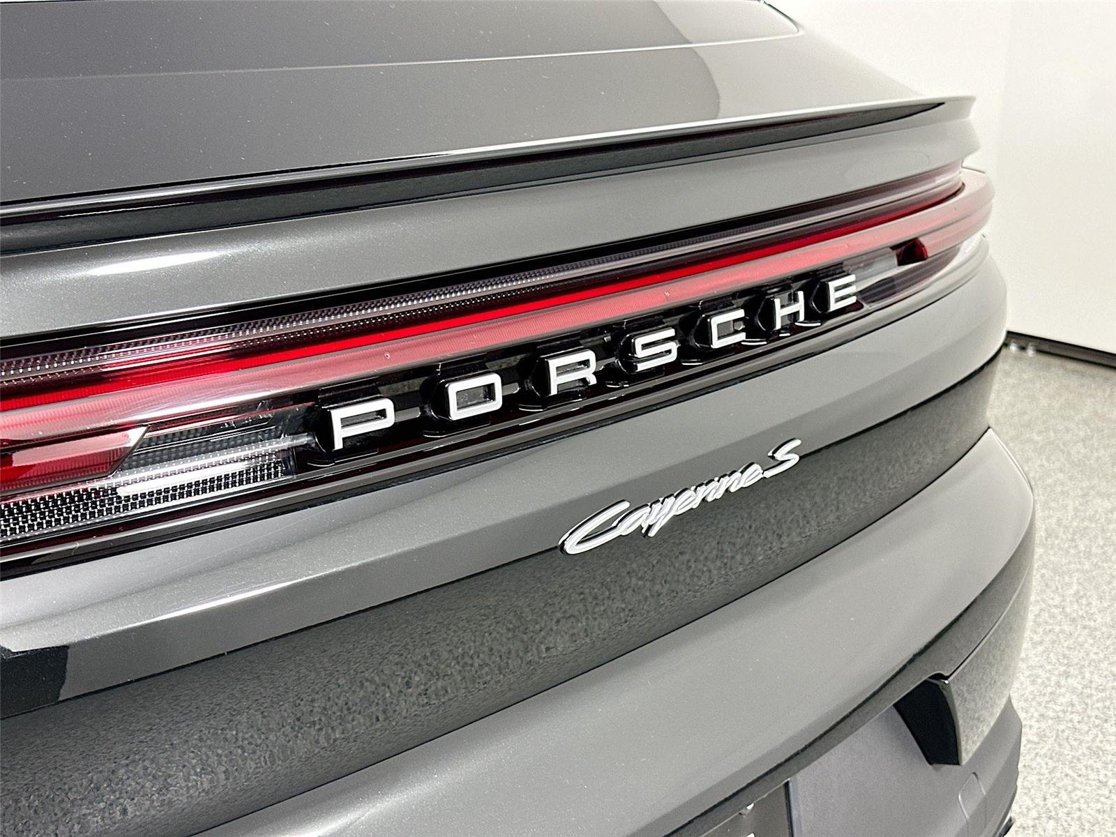 Certified Used 2025 Chromite Black Metallic Porsche S E-Hybrid Coupé image 17