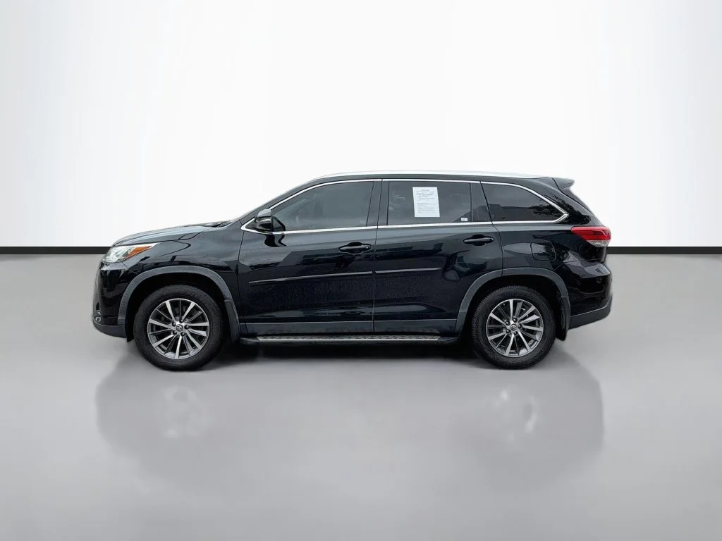 Used 2019 Black Toyota XLE image 8