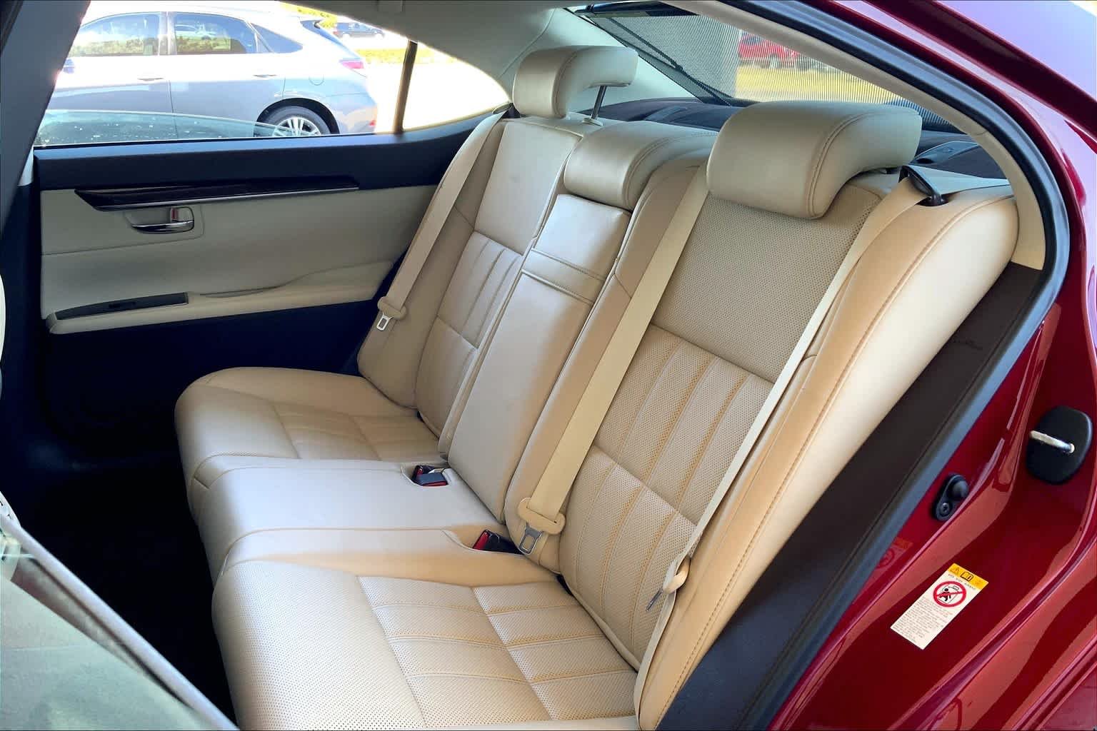 Used 2018 Matador Red Mica Lexus  image 21