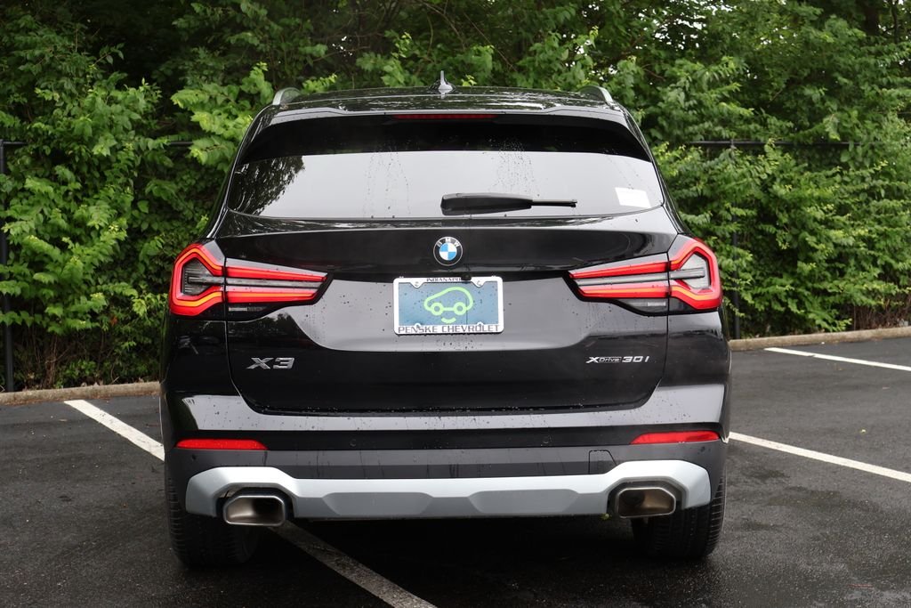 Used 2024  BMW xDrive30i image 7