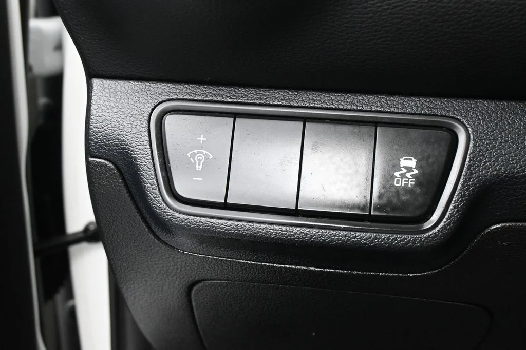 Used 2023 Snow White Pearl Kia LXS image 15