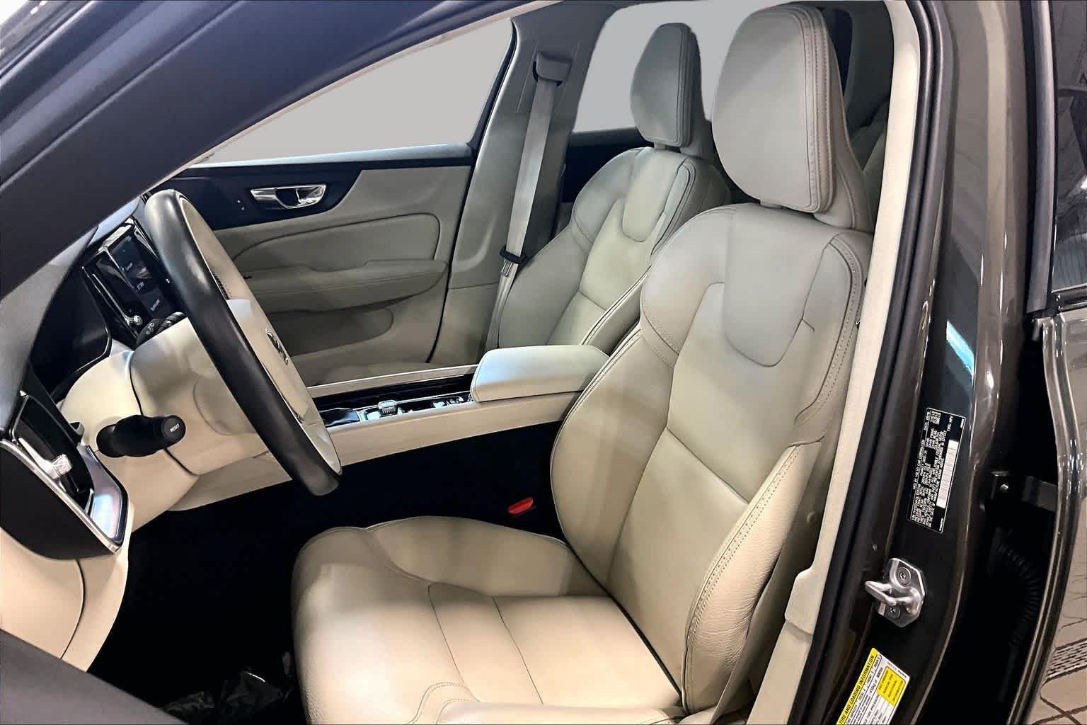 Used 2020 Pine Grey Metallic Volvo  image 9