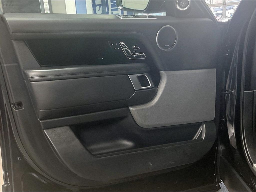 Used 2021 Black Land Rover Westminster image 9
