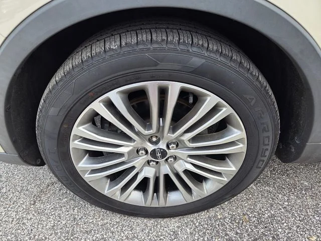 Certified Used 2018 White Lincoln Reserve image 5