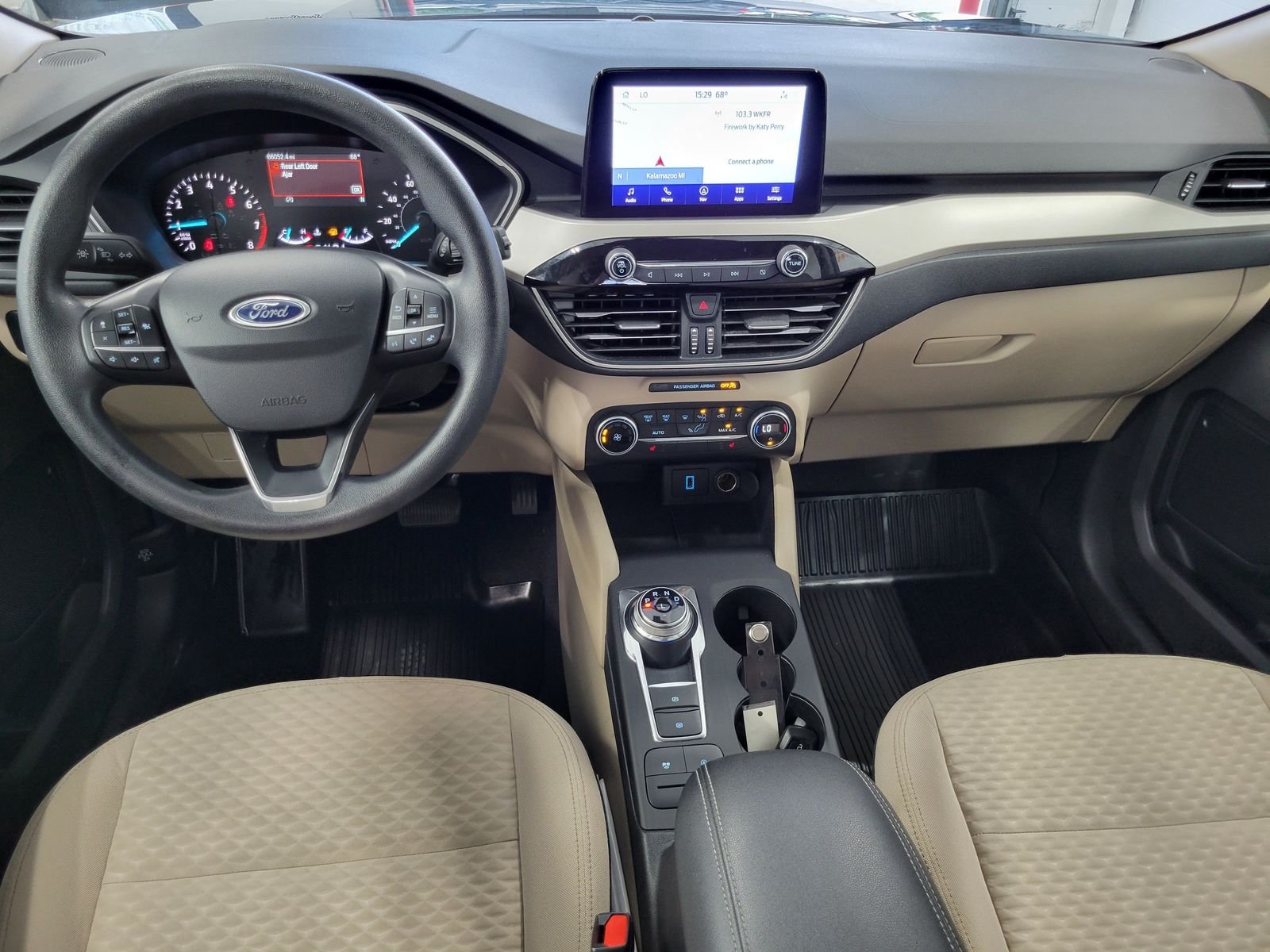 Used 2020  Ford SE image 26