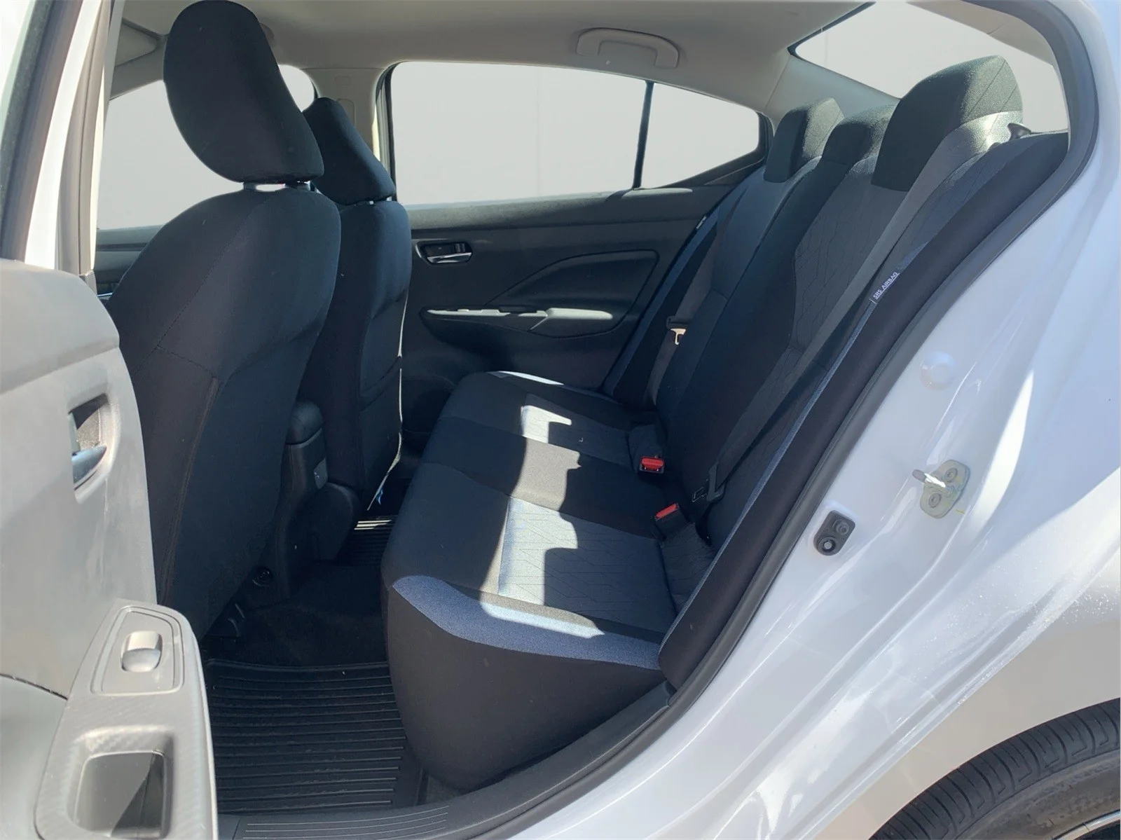 Used 2025 White Nissan 1.6 SV image 27