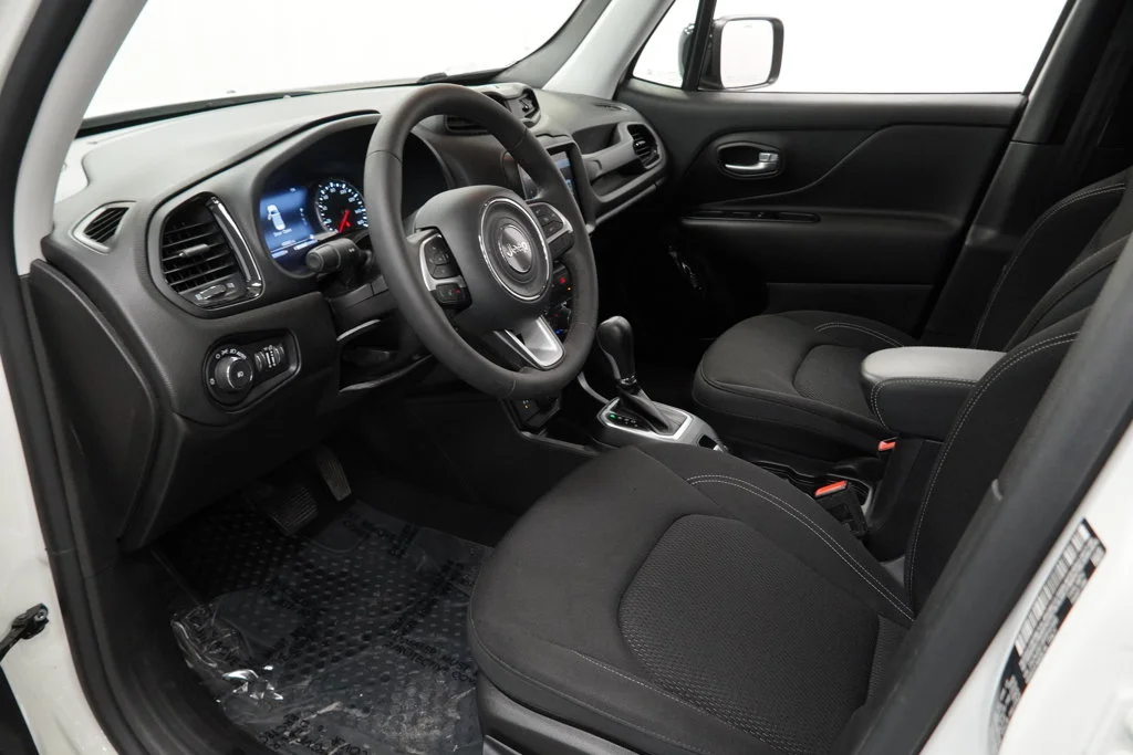 Used 2023 White Jeep Altitude image 10