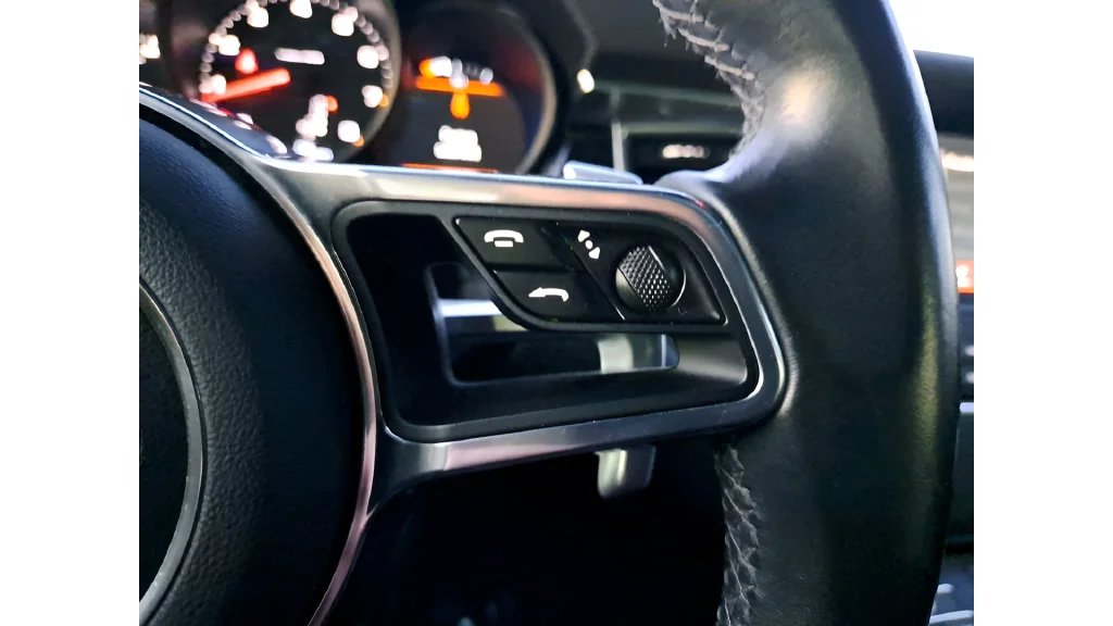Used 2018  Porsche Base image 28