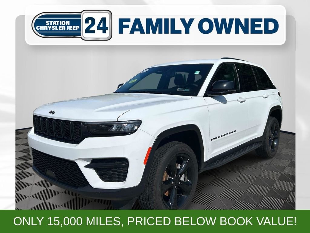 Used 2024 White Jeep Altitude X image 1