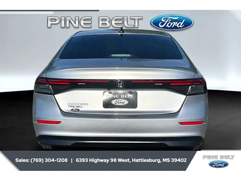 Used 2025 Solar Silver Metallic Honda SE image 4