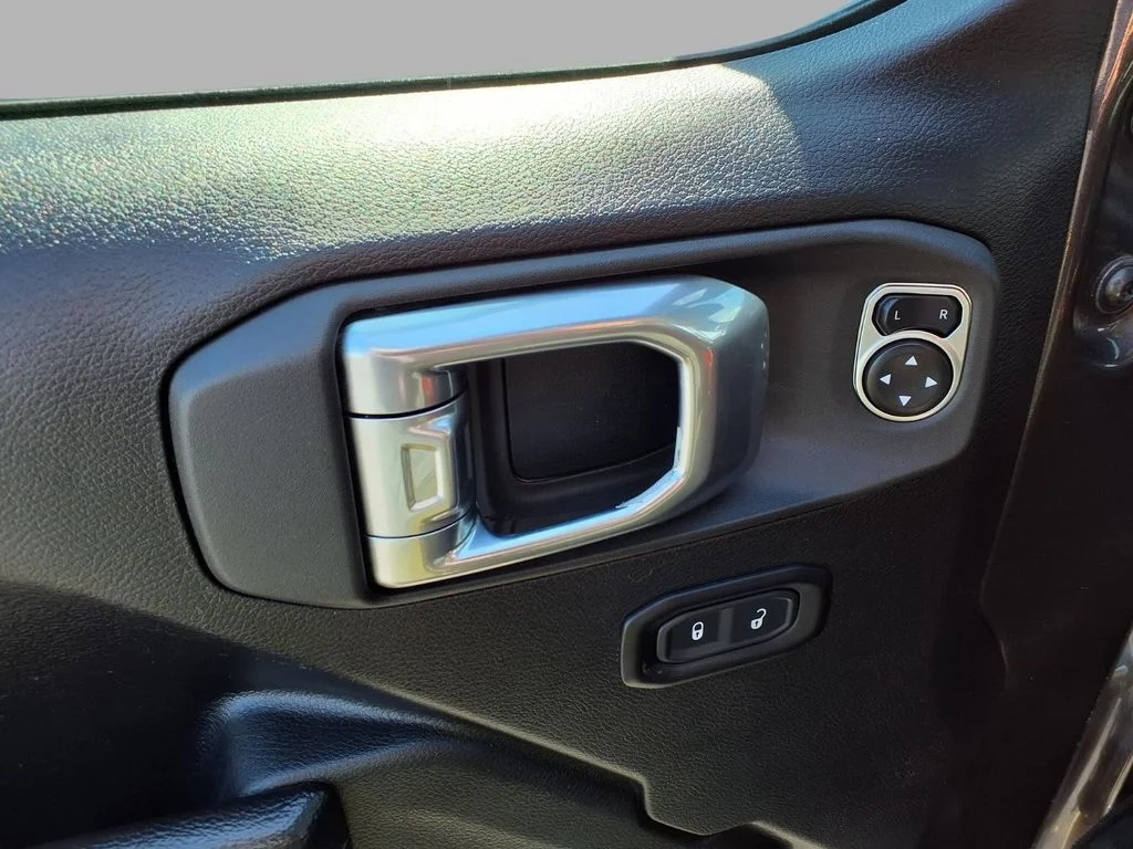 Used 2024 Gray Jeep Sport S image 19