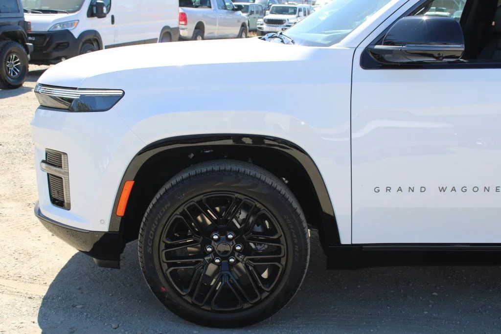 New 2026 Bright White Clear-Coat Exterior Paint Jeep Limited Reserve image 7