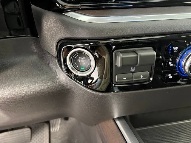 New 2026 Glacier White Tricoat GMC SLT image 27