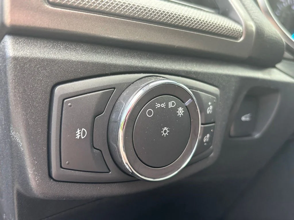 Used 2019 Gray Ford SE image 24