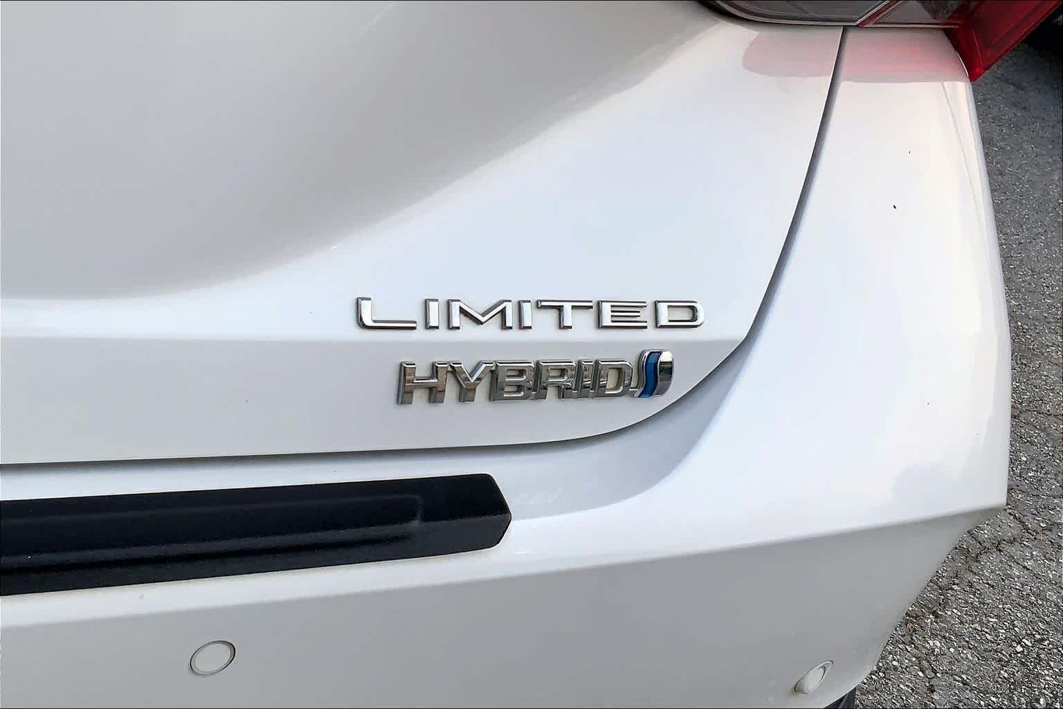 Used 2020 Wind Chill Pearl Toyota Hybrid Limited image 10