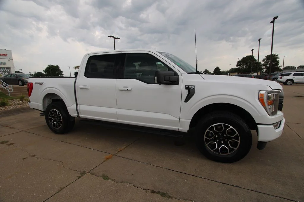 Used 2023 Oxford White Ford XLT image 3